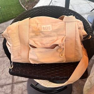 Beis Sport Duffel Bag in Beige